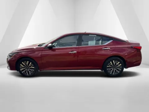 More photos of 2024 Nissan Altima 2.5 SV at Hometown Chevrolet, OH