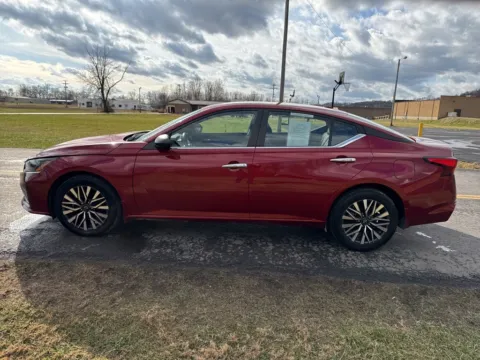 More photos of 2024 Nissan Altima 2.5 SV at Hometown Chevrolet, OH