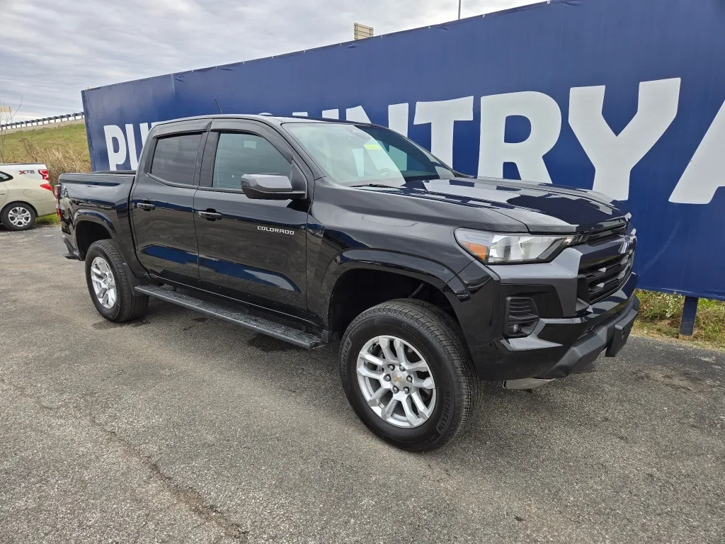 Black 2023 Chevrolet Colorado LT for sale in Waverly, OH
