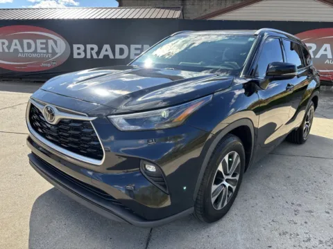Another view of 2022 Toyota Highlander XLE for sale in Waverly, OH at Hometown Chevrolet