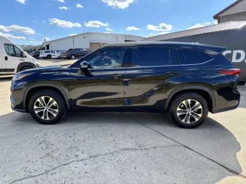 More photos of 2022 Toyota Highlander XLE at Hometown Chevrolet, OH