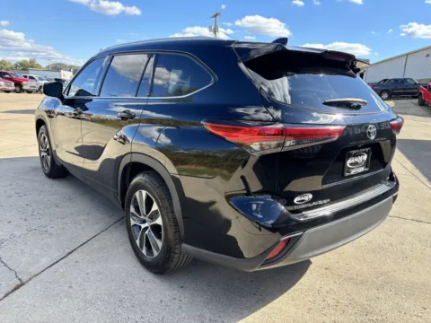 More photos of 2022 Toyota Highlander XLE at Hometown Chevrolet, OH