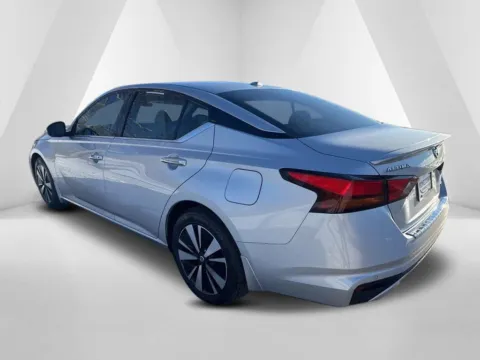 More photos of 2019 Nissan Altima 2.5 SV at Hometown Chevrolet, OH