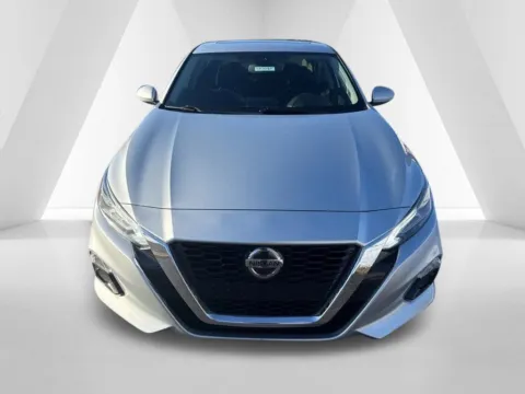 Photos of 2019 Nissan Altima 2.5 SV for sale in Waverly, OH at Hometown Chevrolet