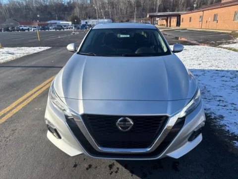 Photos of 2019 Nissan Altima 2.5 SV for sale in Waverly, OH at Hometown Chevrolet