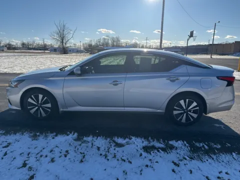 More photos of 2019 Nissan Altima 2.5 SV at Hometown Chevrolet, OH