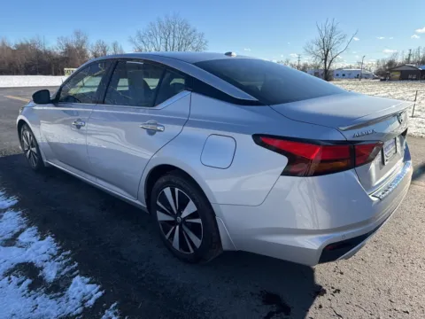 More photos of 2019 Nissan Altima 2.5 SV at Hometown Chevrolet, OH