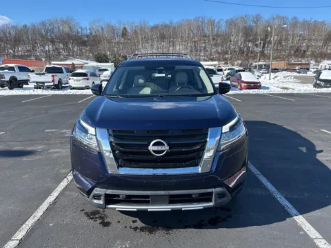 Photos of 2023 Nissan Pathfinder SL for sale in Waverly, OH at Hometown Chevrolet