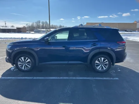 More photos of 2023 Nissan Pathfinder SL at Hometown Chevrolet, OH