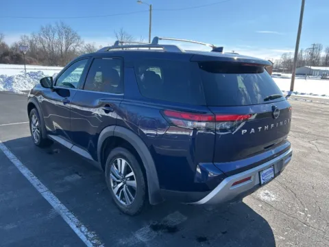 More photos of 2023 Nissan Pathfinder SL at Hometown Chevrolet, OH