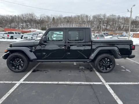 More photos of 2024 Jeep Gladiator Nighthawk at Hometown Chevrolet, OH