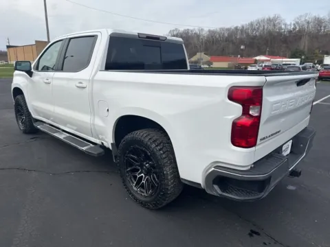 More photos of 2021 Chevrolet Silverado 1500 LT at Hometown Chevrolet, OH