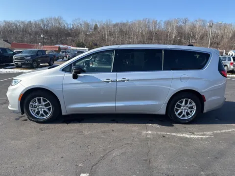 More photos of 2024 Chrysler Pacifica Touring L at Hometown Chevrolet, OH