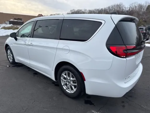 More photos of 2023 Chrysler Pacifica Touring L at Hometown Chevrolet, OH