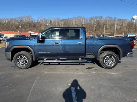 More photos of 2022 GMC Sierra 2500HD SLT at Hometown Chevrolet, OH