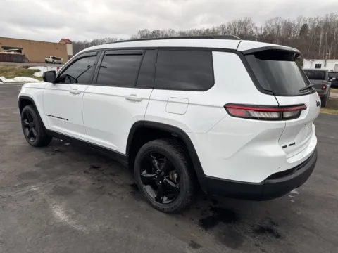 More photos of 2022 Jeep Grand Cherokee L Altitude at Hometown Chevrolet, OH
