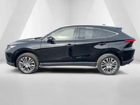 More photos of 2022 Toyota Venza XLE at Hometown Chevrolet, OH