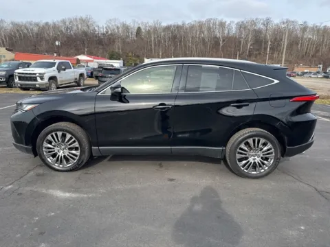 More photos of 2022 Toyota Venza XLE at Hometown Chevrolet, OH