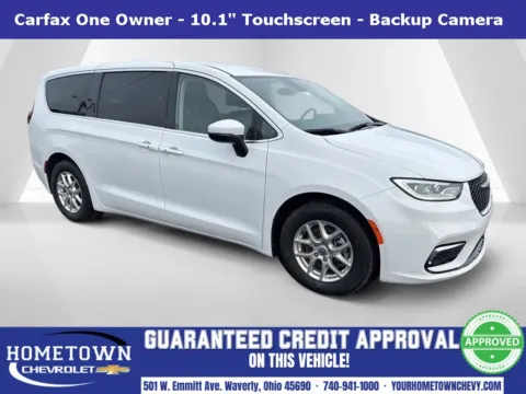 White 2023 Chrysler Pacifica Touring L for sale in Waverly, OH