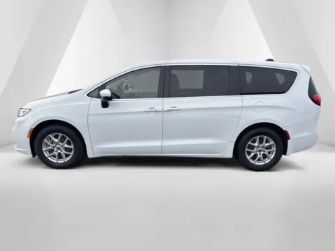 More photos of 2023 Chrysler Pacifica Touring L at Hometown Chevrolet, OH