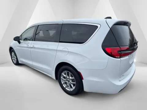 More photos of 2023 Chrysler Pacifica Touring L at Hometown Chevrolet, OH