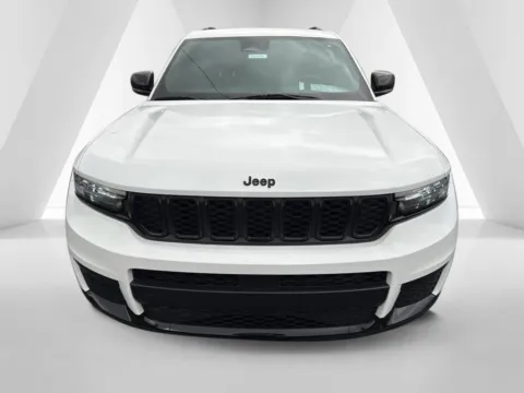 Photos of 2022 Jeep Grand Cherokee L Altitude for sale in Waverly, OH at Hometown Chevrolet