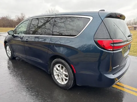 More photos of 2023 Chrysler Pacifica Touring L at Hometown Chevrolet, OH