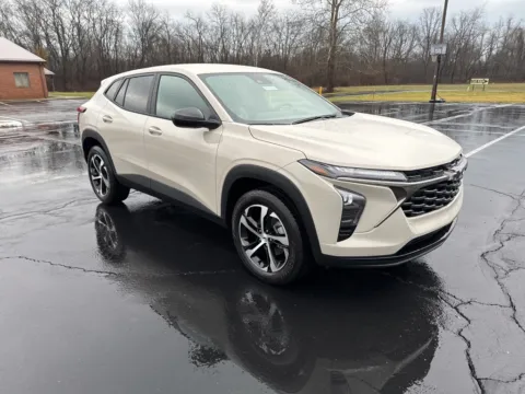 White 2026 Chevrolet Trax 1RS for sale in Waverly, OH