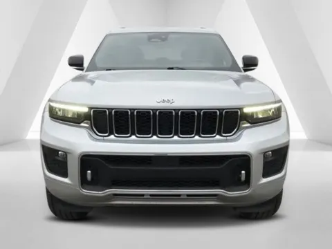 Photos of 2022 Jeep Grand Cherokee Overland for sale in Waverly, OH at Hometown Chevrolet