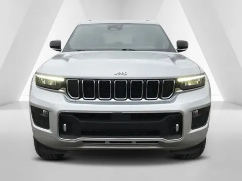 Photos of 2022 Jeep Grand Cherokee Overland for sale in Waverly, OH at Hometown Chevrolet