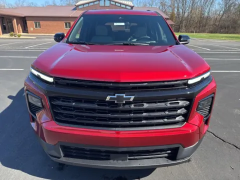 Photos of 2026 Chevrolet Traverse LT for sale in Waverly, OH at Hometown Chevrolet