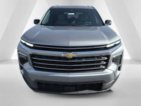 Photos of 2026 Chevrolet Traverse LT for sale in Waverly, OH at Hometown Chevrolet