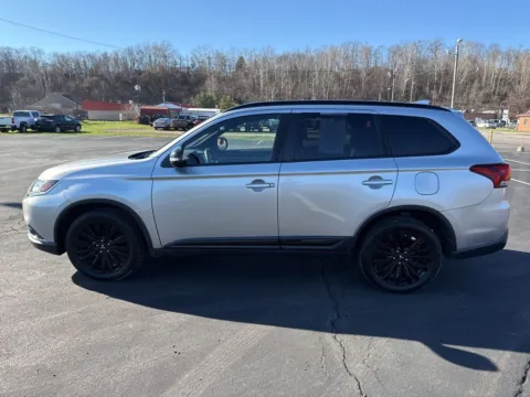 More photos of 2020 Mitsubishi Outlander LE at Hometown Chevrolet, OH