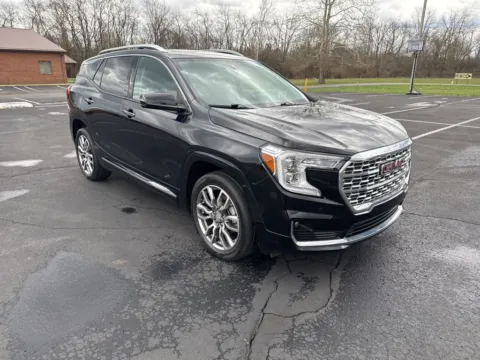 Black 2022 GMC Terrain Denali for sale in Waverly, OH