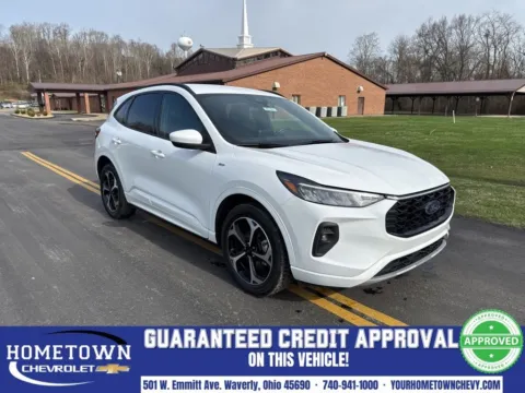 White 2023 Ford Escape ST-Line Select for sale in Waverly, OH