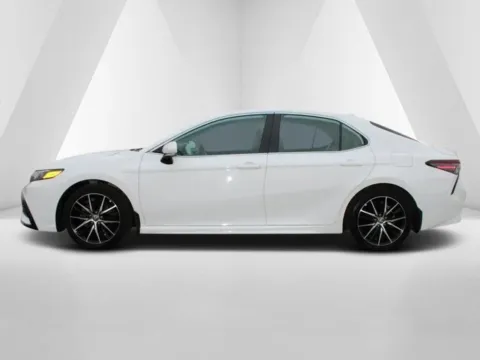 More photos of 2023 Toyota Camry Hybrid SE at Hometown Chevrolet, OH