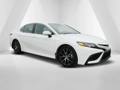 White 2023 Toyota Camry Hybrid SE for sale in Waverly, OH