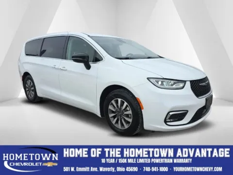 White 2024 Chrysler Pacifica Hybrid Select for sale in Waverly, OH