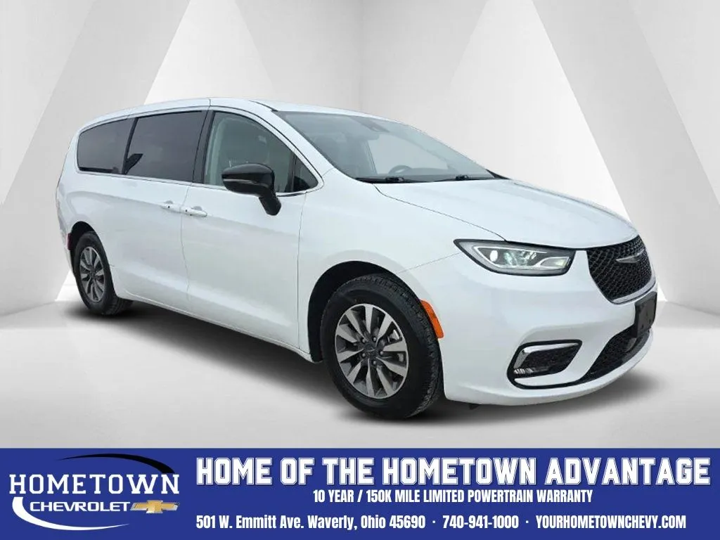 White 2024 Chrysler Pacifica Hybrid Select for sale in Waverly, OH