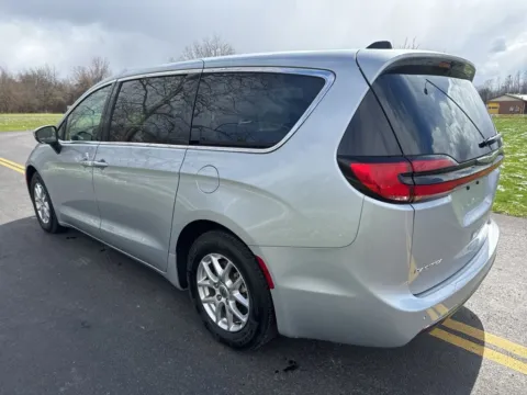 More photos of 2023 Chrysler Pacifica Touring L at Hometown Chevrolet, OH