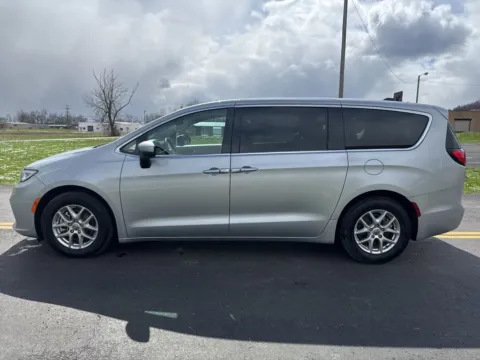 More photos of 2023 Chrysler Pacifica Touring L at Hometown Chevrolet, OH