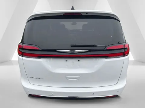 More photos of 2023 Chrysler Pacifica Touring L at Hometown Chevrolet, OH