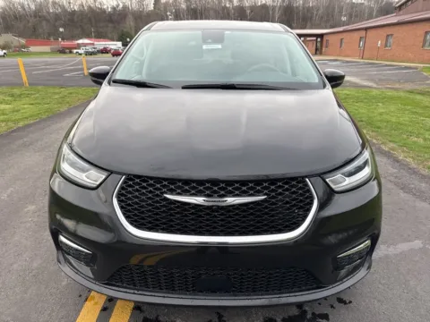 Photos of 2023 Chrysler Pacifica Touring L for sale in Waverly, OH at Hometown Chevrolet