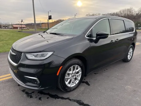 Another view of 2023 Chrysler Pacifica Touring L for sale in Waverly, OH at Hometown Chevrolet