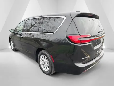 More photos of 2023 Chrysler Pacifica Touring L at Hometown Chevrolet, OH