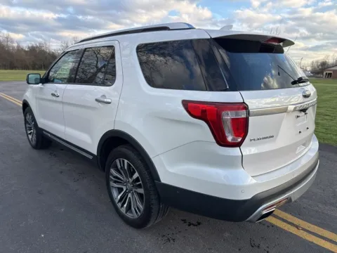 More photos of 2017 Ford Explorer Platinum at Hometown Chevrolet, OH
