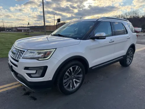 Another view of 2017 Ford Explorer Platinum for sale in Waverly, OH at Hometown Chevrolet