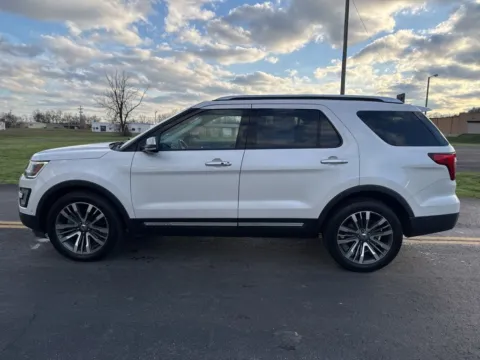 More photos of 2017 Ford Explorer Platinum at Hometown Chevrolet, OH