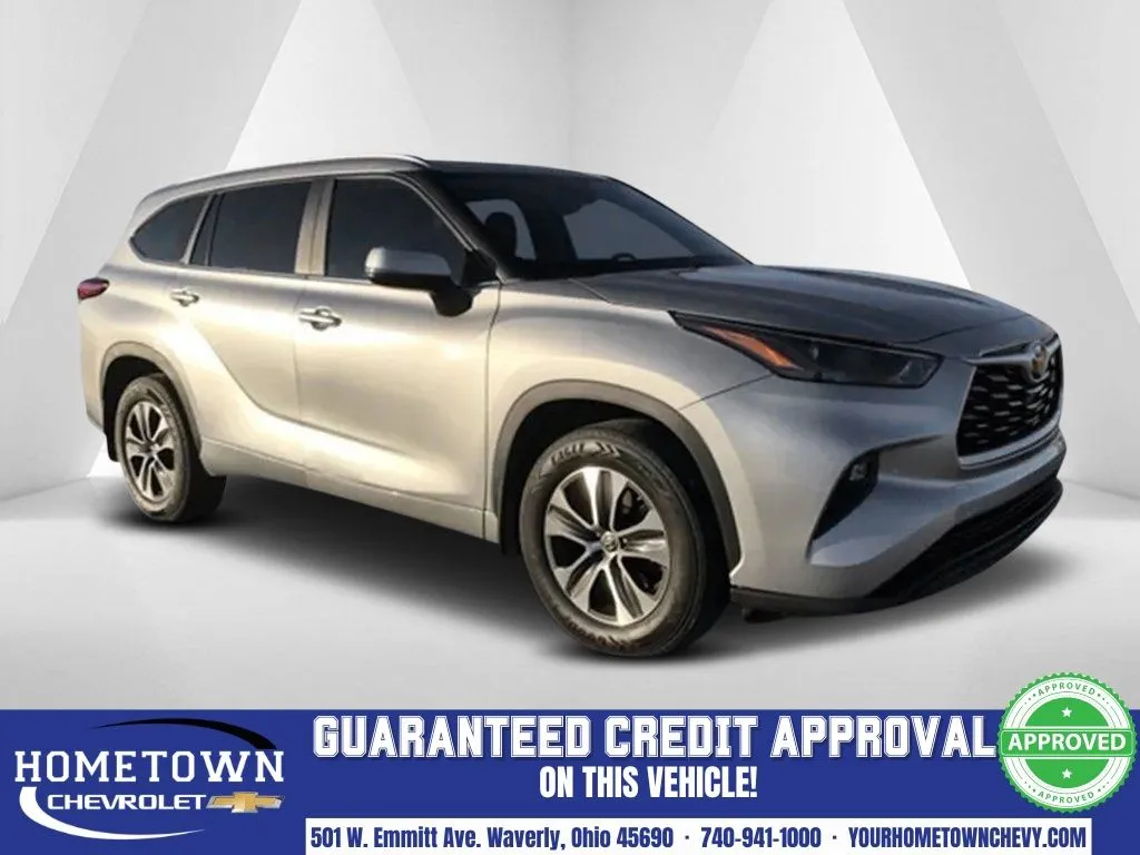 Silver 2023 Toyota Highlander XLE for sale in Waverly, OH