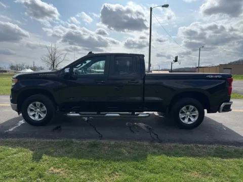 More photos of 2023 Chevrolet Silverado 1500 LT at Hometown Chevrolet, OH